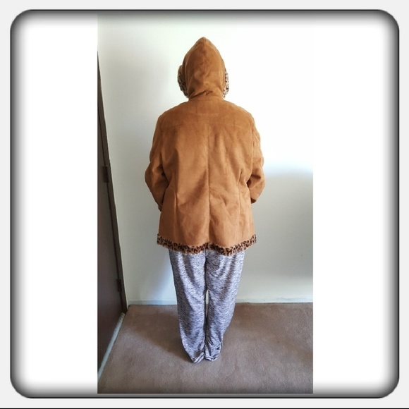 Woman's Tan Coat Size 2X - Picture 8 of 8